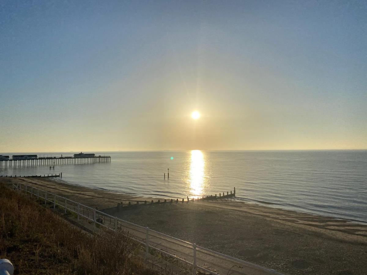 Northcliffe, Southwold Seafront Sleeps 14 Villa ภายนอก รูปภาพ
